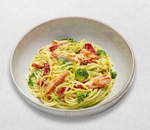 Спагетти с курицей и вялеными томатами