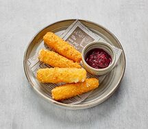 Сырные палочки с соусом спайси