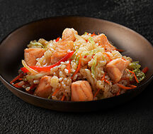 Вок с лососем