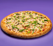 Пицца с курицей и грибным жюльеном