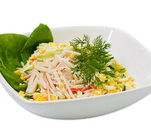 Салат с кальмарами