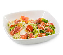 Салат Цезарь с лососем