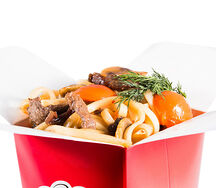 Лапша удон с говядиной в остро-сладком соусе