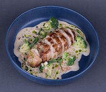 Куриная грудка с брокколи