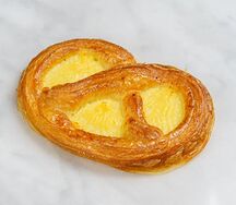 Брецель с заварным кремом