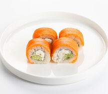 Половинка ролла горячая Филадельфия классическая