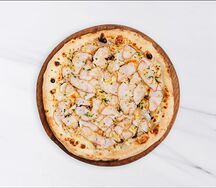 Пицца с пастрами из индейки и копченой скаморцой