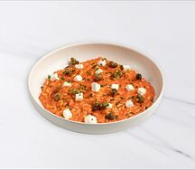 Ризотто с печеным перцем, копченым сыром и каперсами