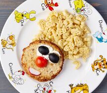 Куриная котлетка и макароны с маслом