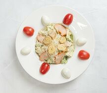 Салат Цезарь с курицей