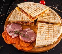 Мясная кесадилья