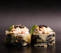 Ролл темпура с крабом и икрой палтуса