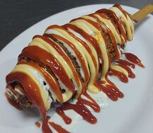 Корн-дог с сосиской и сыром