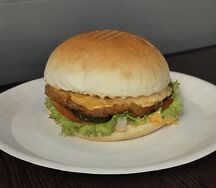 Бургер с куриной котлетой