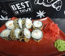 Горячий ролл с лососем