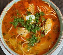 Острый суп лапша с томатной пастой