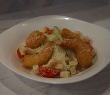 Салат Цезарь с креветками