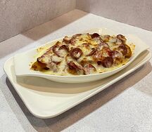 Запеченный картофель с колбасками
