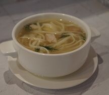 Куриный бульон с лапшой