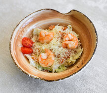 Салат Цезарь с креветками