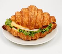 Круассан с курицей
