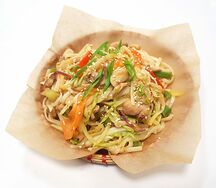Ми бо сао пшеничная лапша с курицей