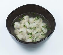 Пельмени с бульоном