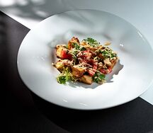 Салат с баклажанами, кедровыми орехами и кинзой