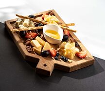 Сырное плато с черемуховым медом