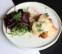 Куриное филе со шпинатом, моцареллой и соусом руи