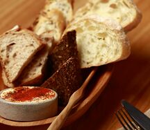 Ремесленный хлеб с копченым маслом