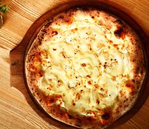 Груша с сыром горгонзолой