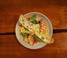 Цезарь от шефа с грудкой цыпленка