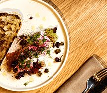 Риет с маринованным огурцом, каперсами и хрустящей чиабаттой