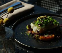 Филе трески на сицилийском капонате