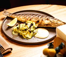 Сибас гриль с заправленным кабачком