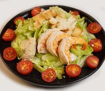 Салат Цезарь с креветками