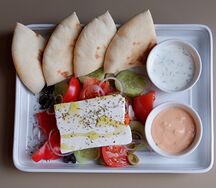 Греческая тарелка с мезе