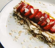 Миндальный торт с клубникой