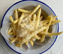Картофель фри с трюфелем и пармезаном