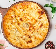 Пирог с курицей, грибами и сыром