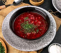 Борщ с гренками и домашней грудинкой