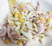 Салат с кальмаром