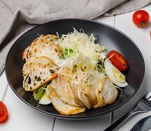 Салат Цезарь с курицей