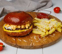 Бургер Четыре сыра, картошка фри
