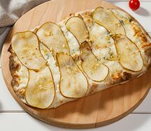 Римская пицца с горгонзолой и грушей