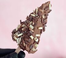 Шоколадный чизкейк на палочке