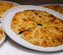 Пирог с курицей, шпинатом и сыром