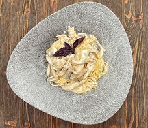 Спагетти с курицей и грибами