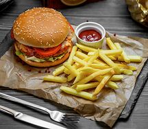 Бургер куриный с картофелем фри